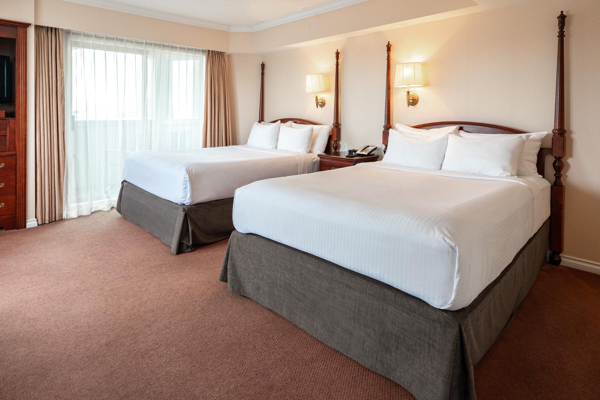 Guest suite with two queen beds