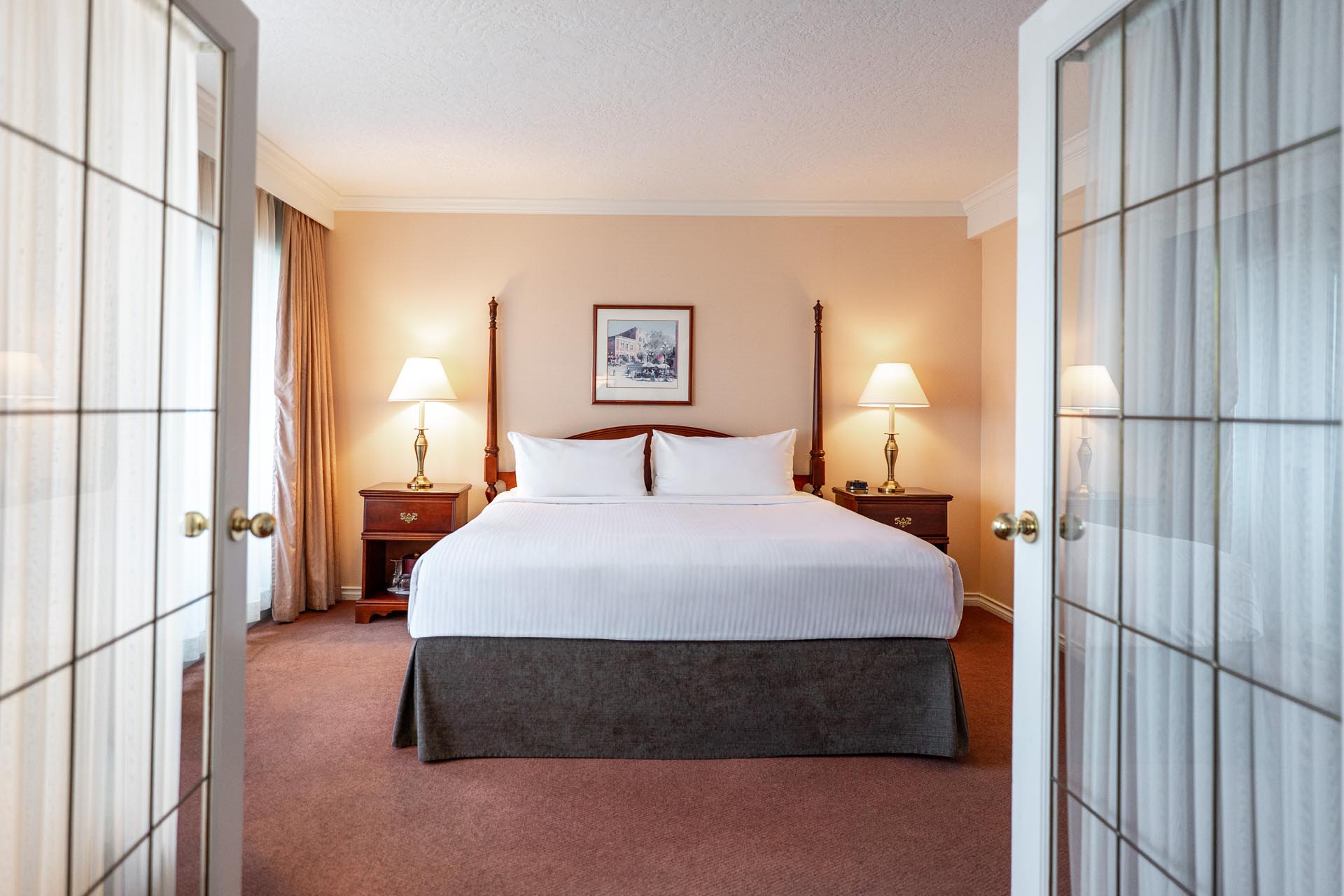 Guest bedroom with one bed
